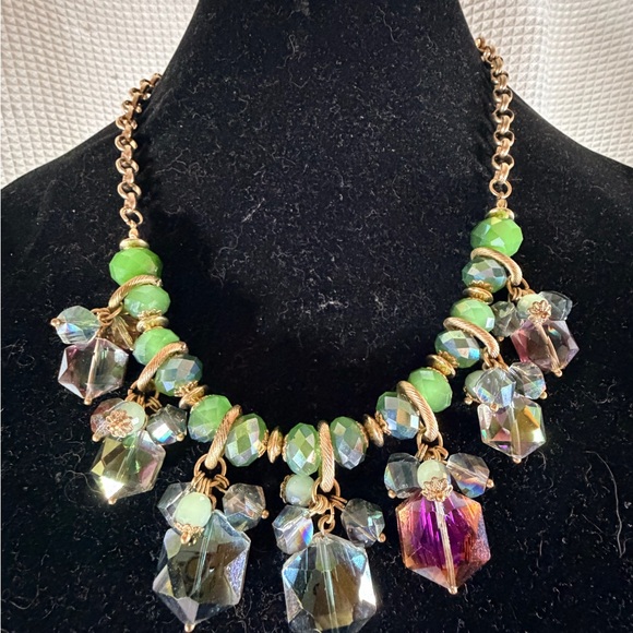 Jewelry - Elegant Green and Gold Statement Necklace